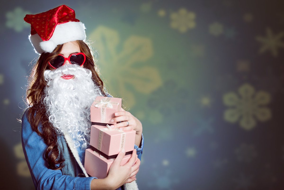 CanBorderPRA's tweet photo. They’re a bit camera-shy, but our employees’ generosity is undeniable! Our team has raised over $1,000 in donations for @SeniorsService. Their efforts have helped make Christmas better for 6 seniors around #YYC. #CBSAGives #FridayFeeling https://t.co/h9Q29CyWmw