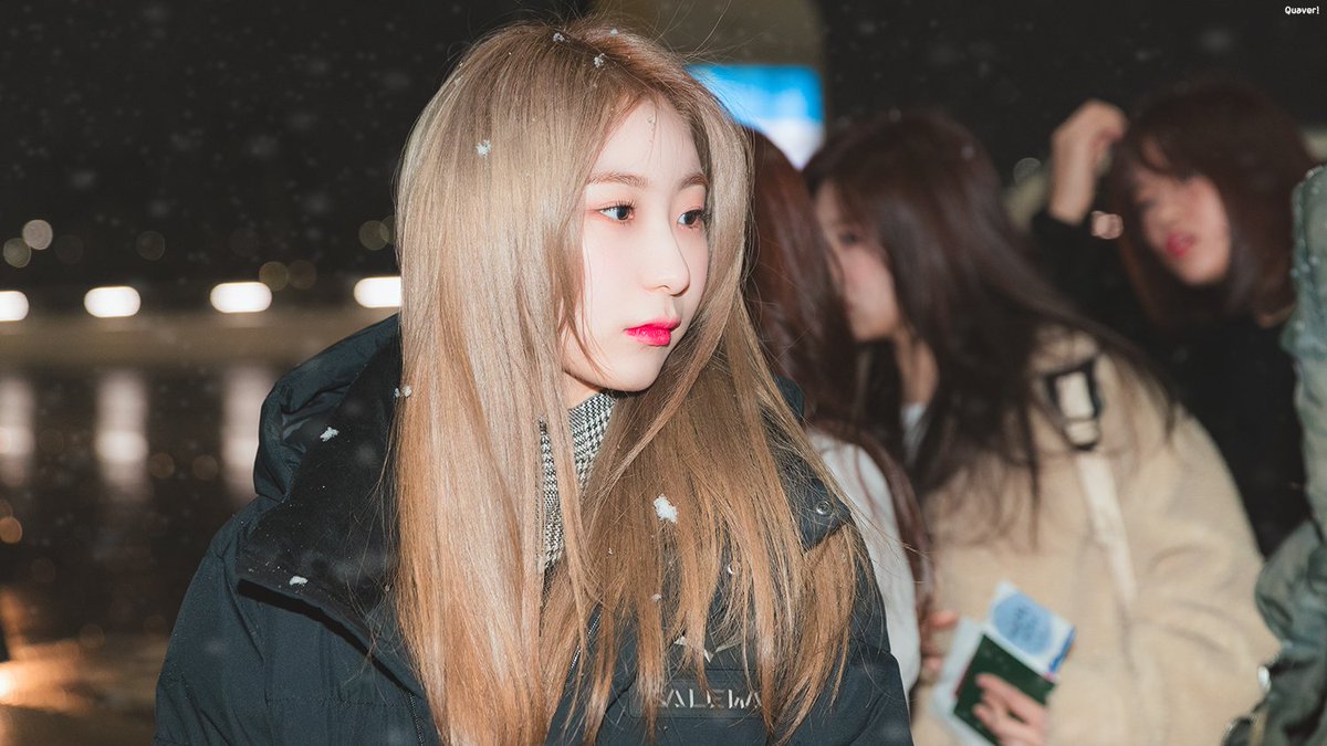 Quaver_CY's tweet photo. 181124 GMP 

#아이즈원 #IZONE 
#이채연 #LeeChaeYeon
@official_izone https://t.co/oULSfSdY50