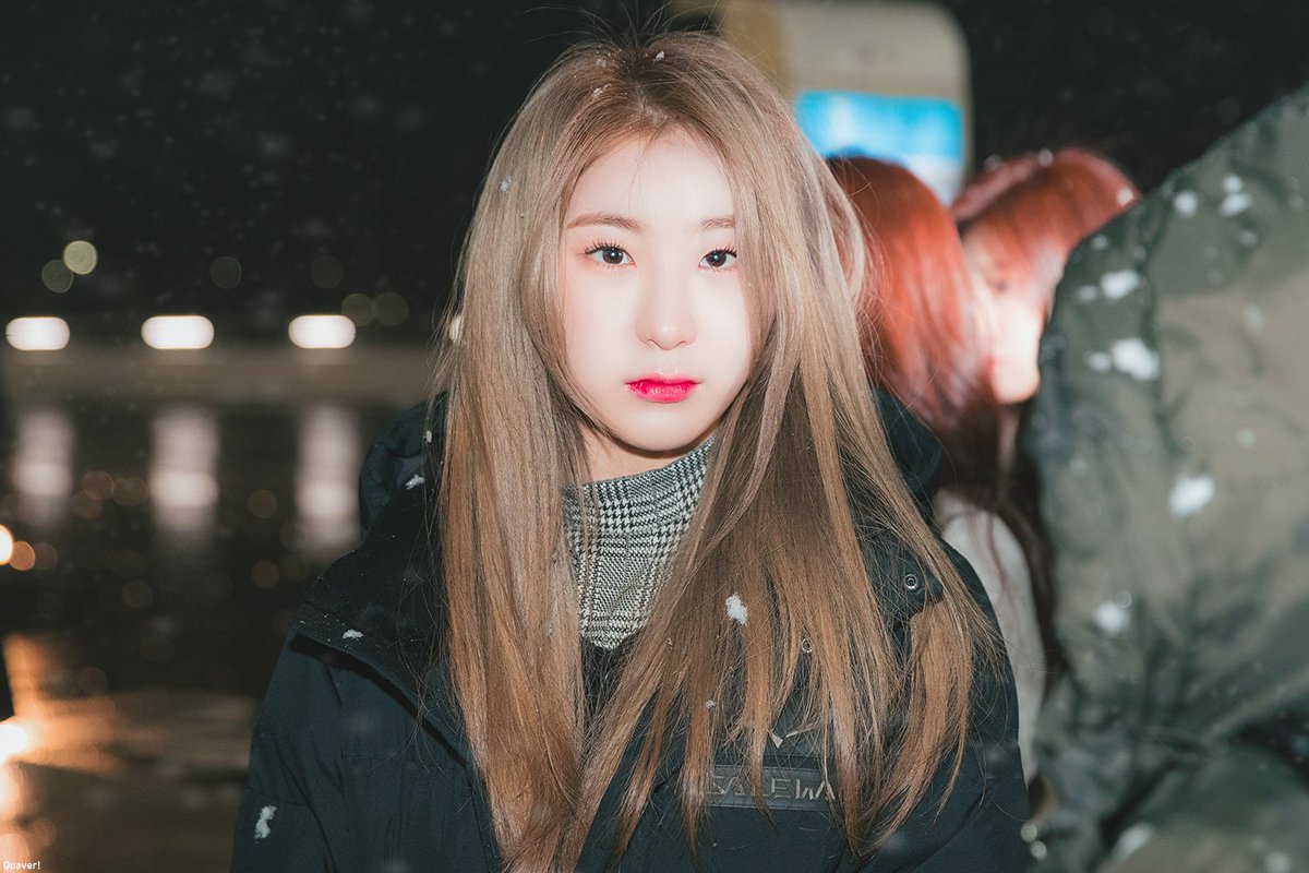 Quaver_CY's tweet photo. 181124 GMP 

#아이즈원 #IZONE 
#이채연 #LeeChaeYeon
@official_izone https://t.co/oULSfSdY50