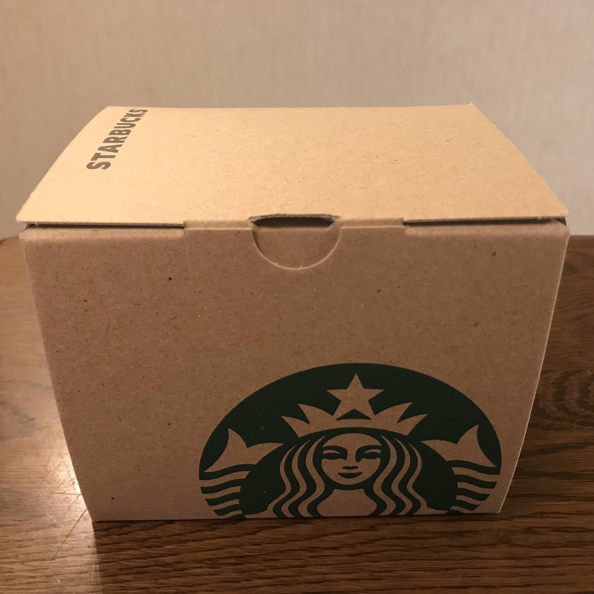 gogonijntje's tweet image. #NewYorkCheesecake #TakeoutBox #NICE #STARBUCKS #OSAKA #JAPAN