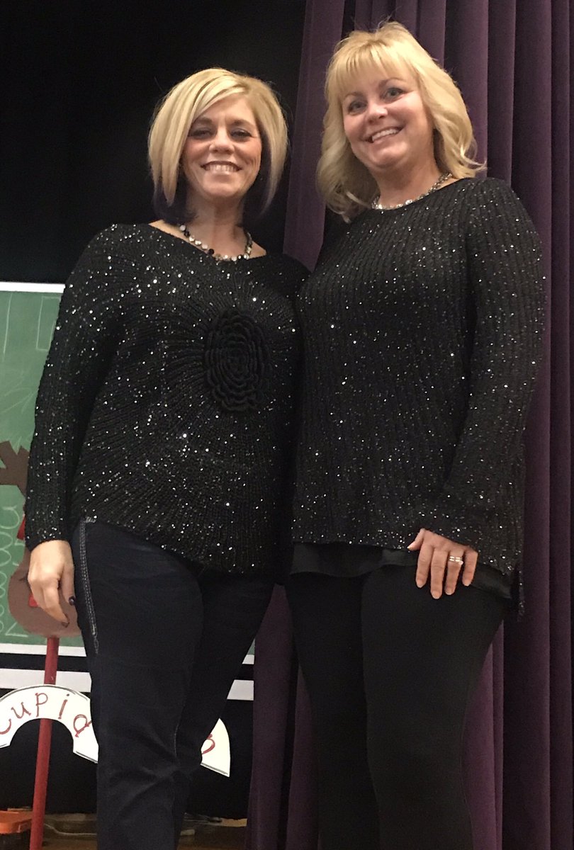 misspetrilla's tweet image. May your Friday Sparkle like the students and staff at @PaynterRocks !  #12DaysofChristmasspirit #tistheseasontosparkle