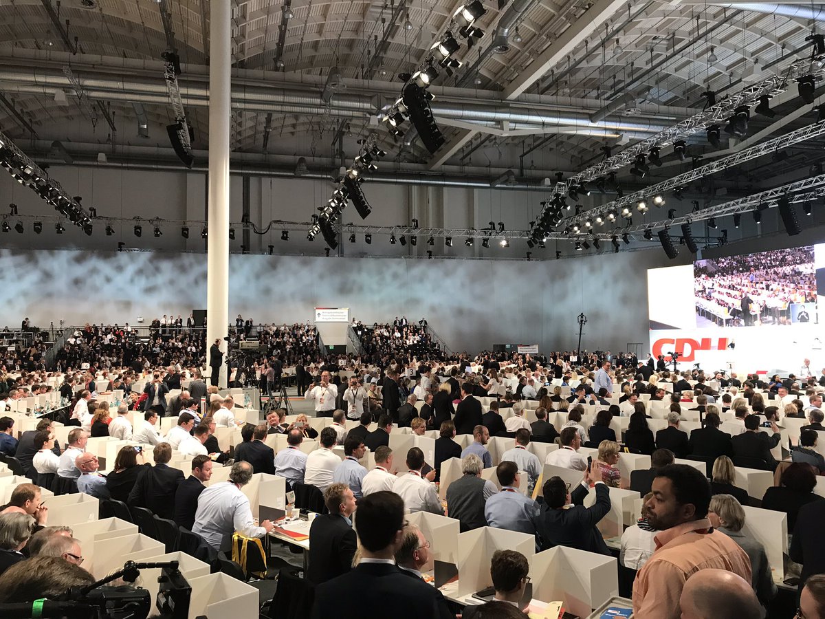 Die Delegierten des #cdubpt18 begeben sich in ihre Wahlkabinen 😅