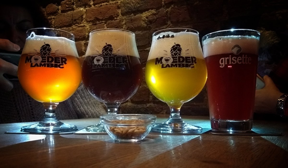 Continuamos para bingo... Esto acaba en perforación, que acidez, que olor a caballo, que vinagres pa ensalada... Esta tarde cambiaremos a belgas para compensar... Algo mas dulce y alcoholico. #beerporn #beer #cerveza #lambic #kriek #geuze #bruselas