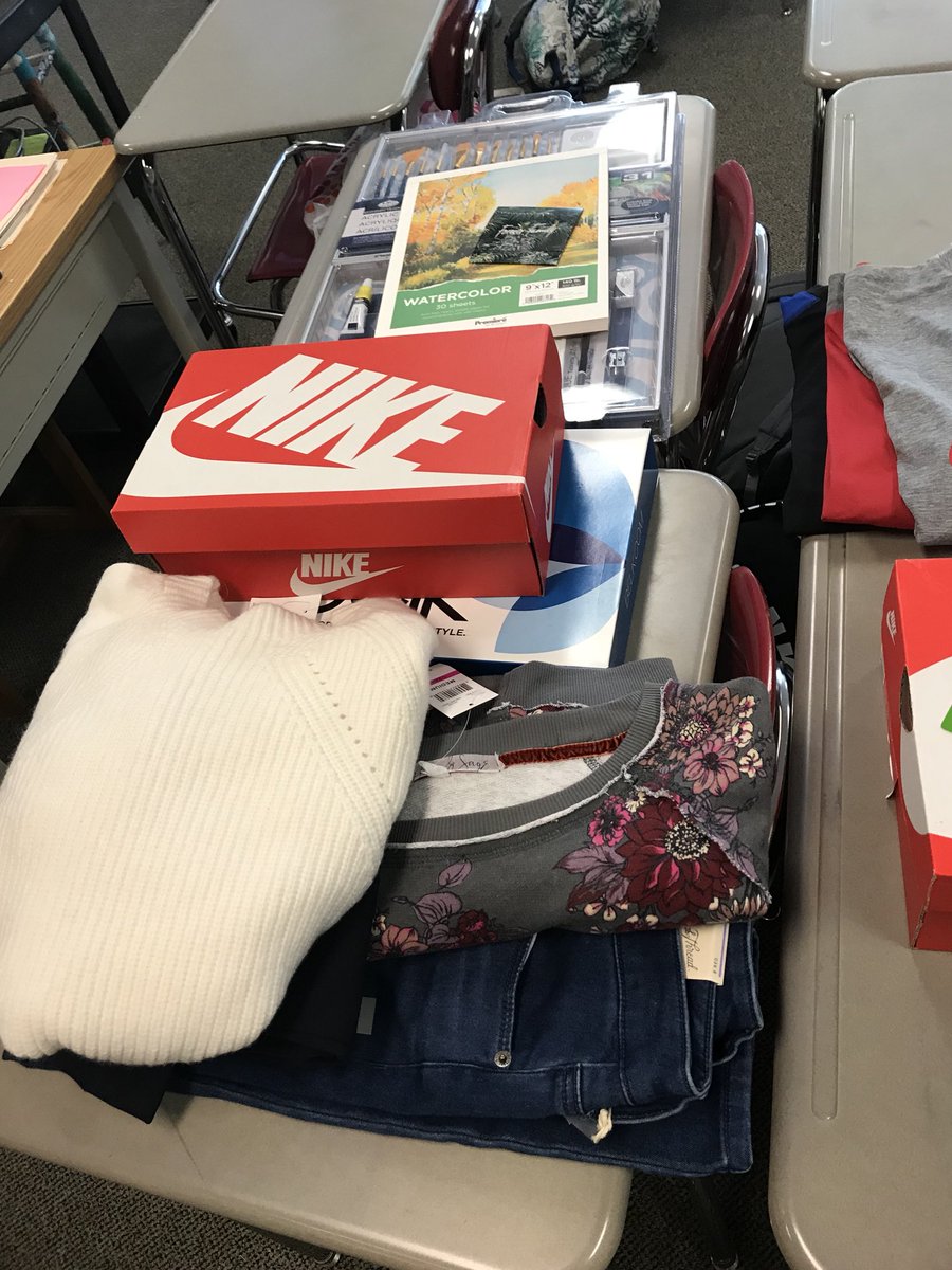 CColeman8_4's tweet photo. Shout out to 8-4 Navigators for donating holiday gifts to those in Chinquapin! #SalemProud https://t.co/IKO9OAfY4D