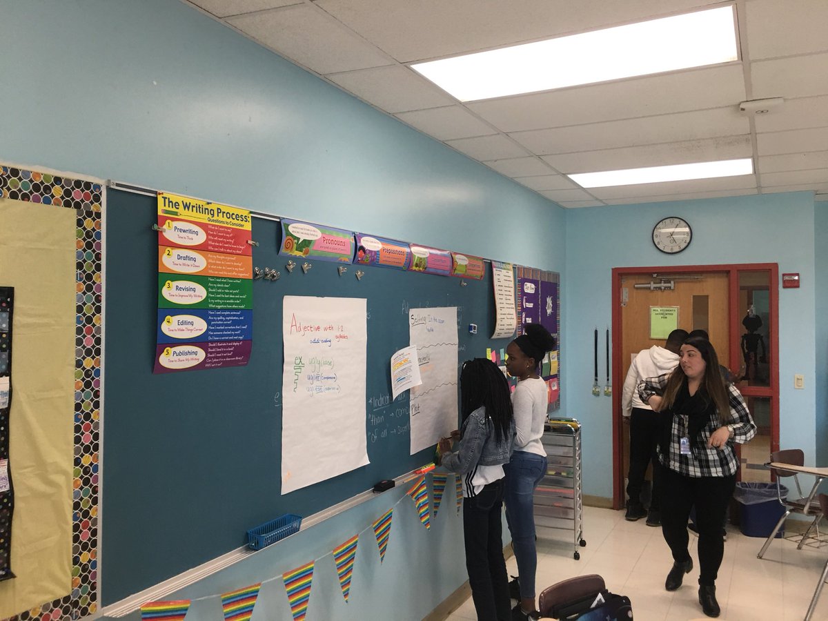 rm4663's tweet photo. BTMS students charting their text evidence! Great observation Ms. Koenigsmann! https://t.co/xJ3hwgZ6T4