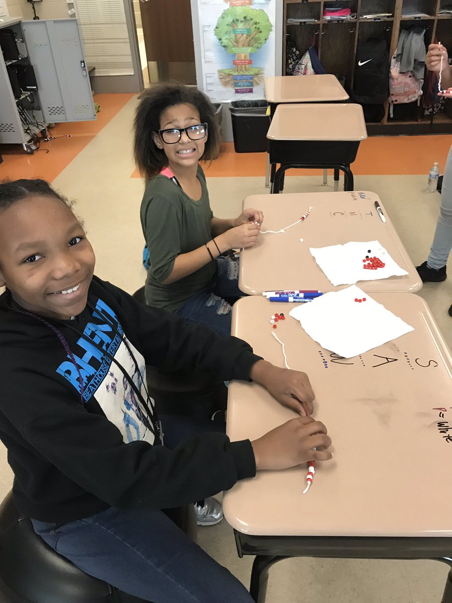 edpuzzlesarah's tweet photo. We learned about #BinaryAlphabet today for part of our #hourofcode2018 and made bracelets & ornaments to spell our initials or something for mom or dad. Then we wrapped up with @codeorg time. #snewton #holyengagement 🤩 https://t.co/ONZs6UnoxH