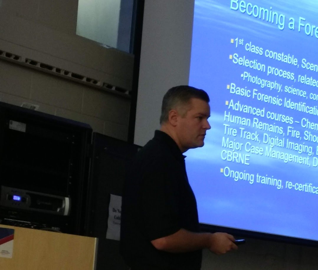 Mohawkengtech's tweet image. In Biotechnology Forensic’s course, guest lecturer Detective Mark Miller from Hamilton Forensic Sciences, teaches students about the advancements of forensics and the applications in law enforcement.