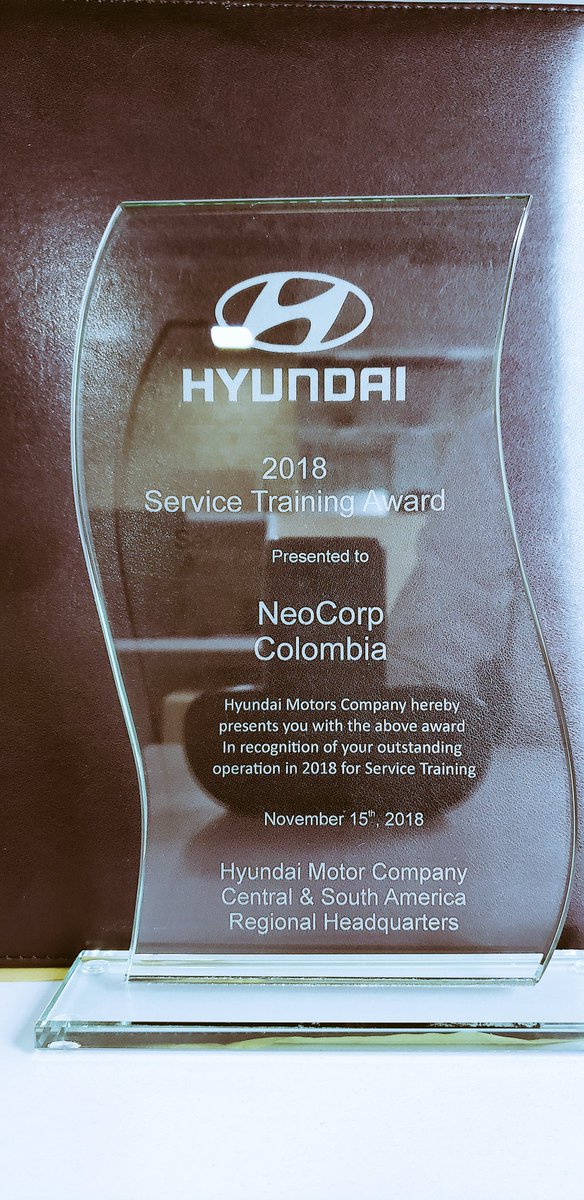 Autoextragti's tweet photo. La casa matriz de #Hyundai Motor Company entregó a #Neocorp, distribuidor oficial de la marca en Colombia, el Premio Latinoamericano al Entrenamiento 2018 por la operación excepcional en la capacitación del servicio posventa. @HyundaiColombia https://t.co/zglMLr6yBI
