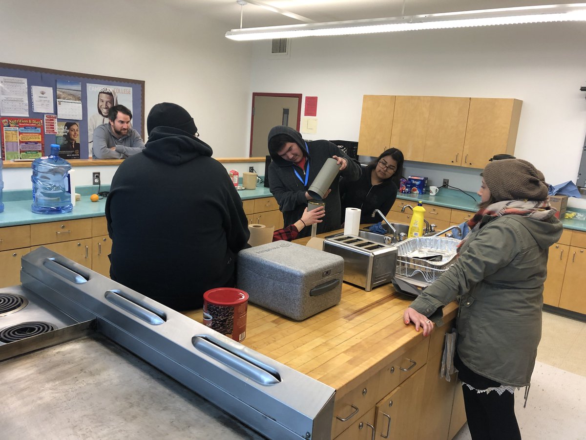 MelizzaLavoie's tweet photo. .#MushGuardians is officially underway! @CreeGeoEd was in #Attawapiskat last week to work with students from Vezina SS. We learned how to take snow core samples and measure the amount of water within our sample. Watch #MushGuardians for more posts from our students! @CanGeoEdu https://t.co/J4XZAsocat