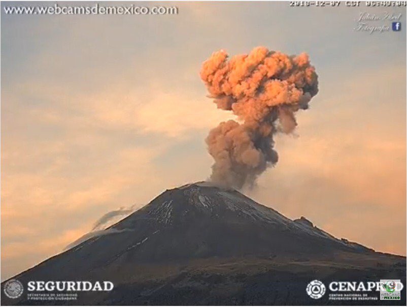 NoticiasCholula's tweet photo. A las 06:47 h, el volcán #Popocatépetl  presentó una explosión que generó una columna eruptiva de 1,000 m de altura aproximada sobre el nivel del cráter, con bajo contenido de ceniza y dirección al este.
Vía:@PC_Estatal https://t.co/yO1XOQ0RE4