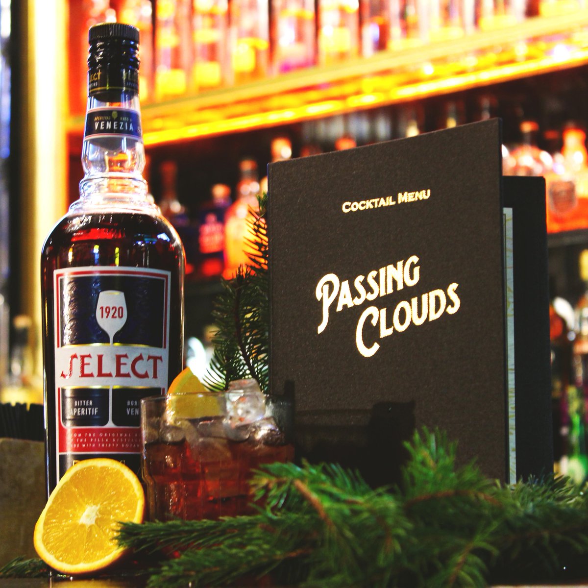 Mangrove_UK's tweet photo. #Day7 Sometimes simple is best.
*
'Select Negroni' by Passing Clouds made simply with Select Aperitivo, Vermouth and gin; what more could you want?
*
*
*
#aperitivo #selectaperitivo #advent #christmas #adventdrinks #mangrovedrinks #tasteofvenice #italy #venice https://t.co/5CVH6CKyIf