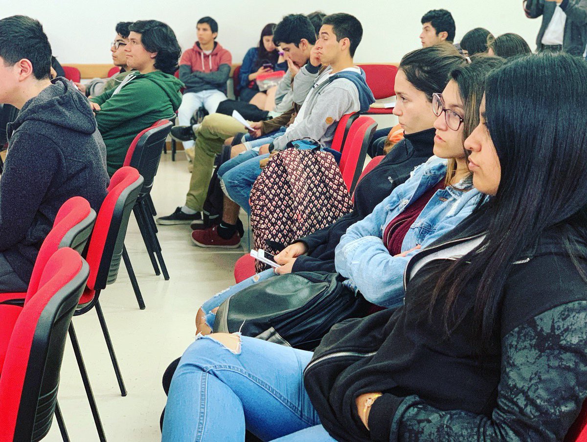 PACEUBB's tweet photo. Estudiantes #UBB de Ing. Civil y Civil Mecánica en charla motivacional "Compartiendo experiencias desde la Ingeniería Aeroespacial", con Pablo Cornejo, Ing. Aeroespacial que trabaja junto a Astrium 🛰🚀
#PACEUBB #UBioBio #UBBChile
#ProgramaPACE #YoSoyUBB https://t.co/DHJZaaCNwu