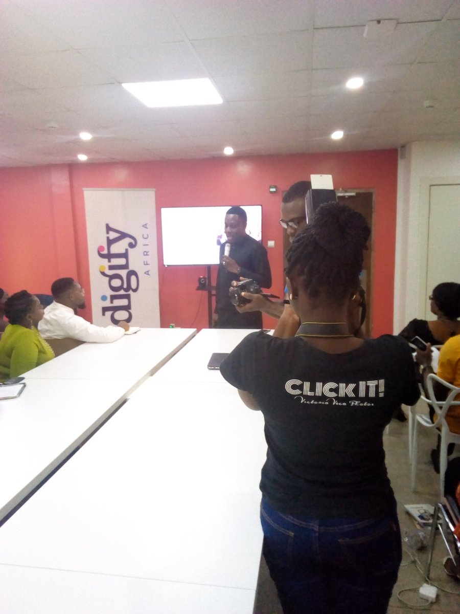 Digify_NG's tweet photo. 1. The more value you can offer, the money you get to yourself.
2.Understand the culture. There are really unwritten rules.
3. Attitude is everything. Always smile, laugh and get the job done.
#DigifyPro2Grad #digifypro2 https://t.co/SvcKwW7JVd