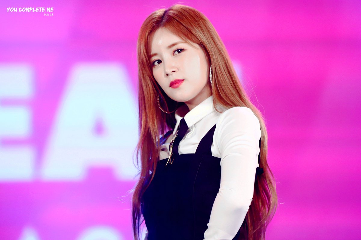 YouCompleteMeCR's tweet photo. 181130 VLIVE HEARTBEAT 공연 
✨✨✨
#에이핑크 #초롱 #박초롱 #apink #chorong @Apinkpcr https://t.co/tcVmxeryZ3