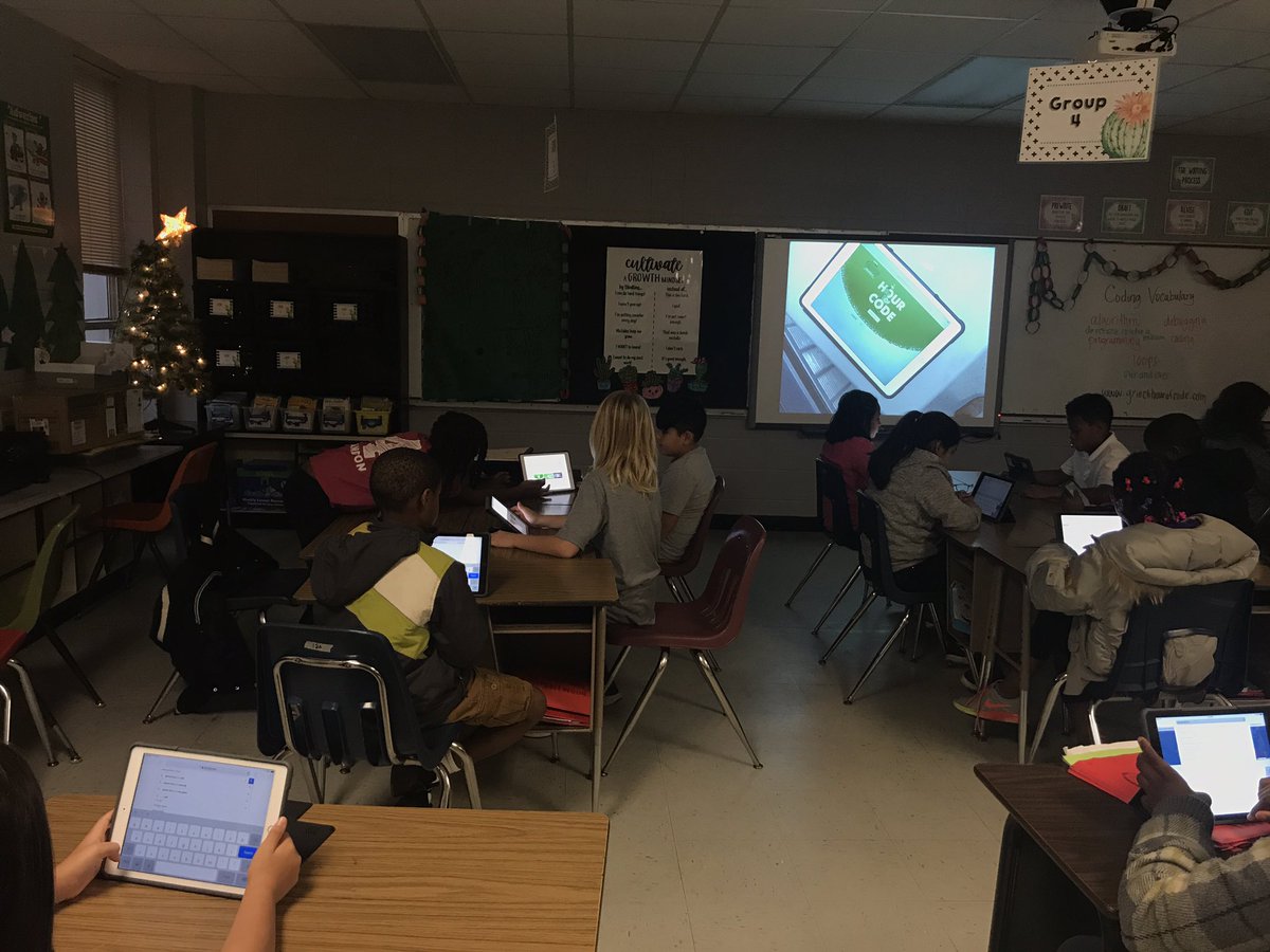 MrsGLISD's tweet photo. Coding IS reading and writing!  An algorithm is a procedural text.  😄#LufkinCodes #EveryoneCanCode #BrandonBears https://t.co/7U3y7mqigA