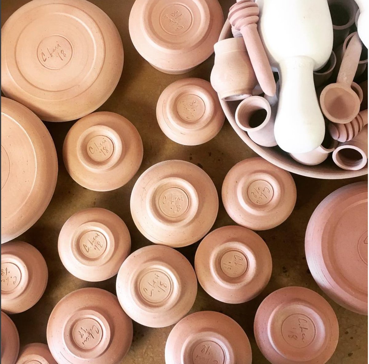MitchellandBest's tweet photo. Still in search of that special holiday gift? Frederick Clay Studio is the perfect place to create a unique, hand-made present. There are clay classes for all ages so no matter where you start in your experience, you'll learn to make something amazing. 

[📷: @littlepotteryshop] https://t.co/6bbFntukbK