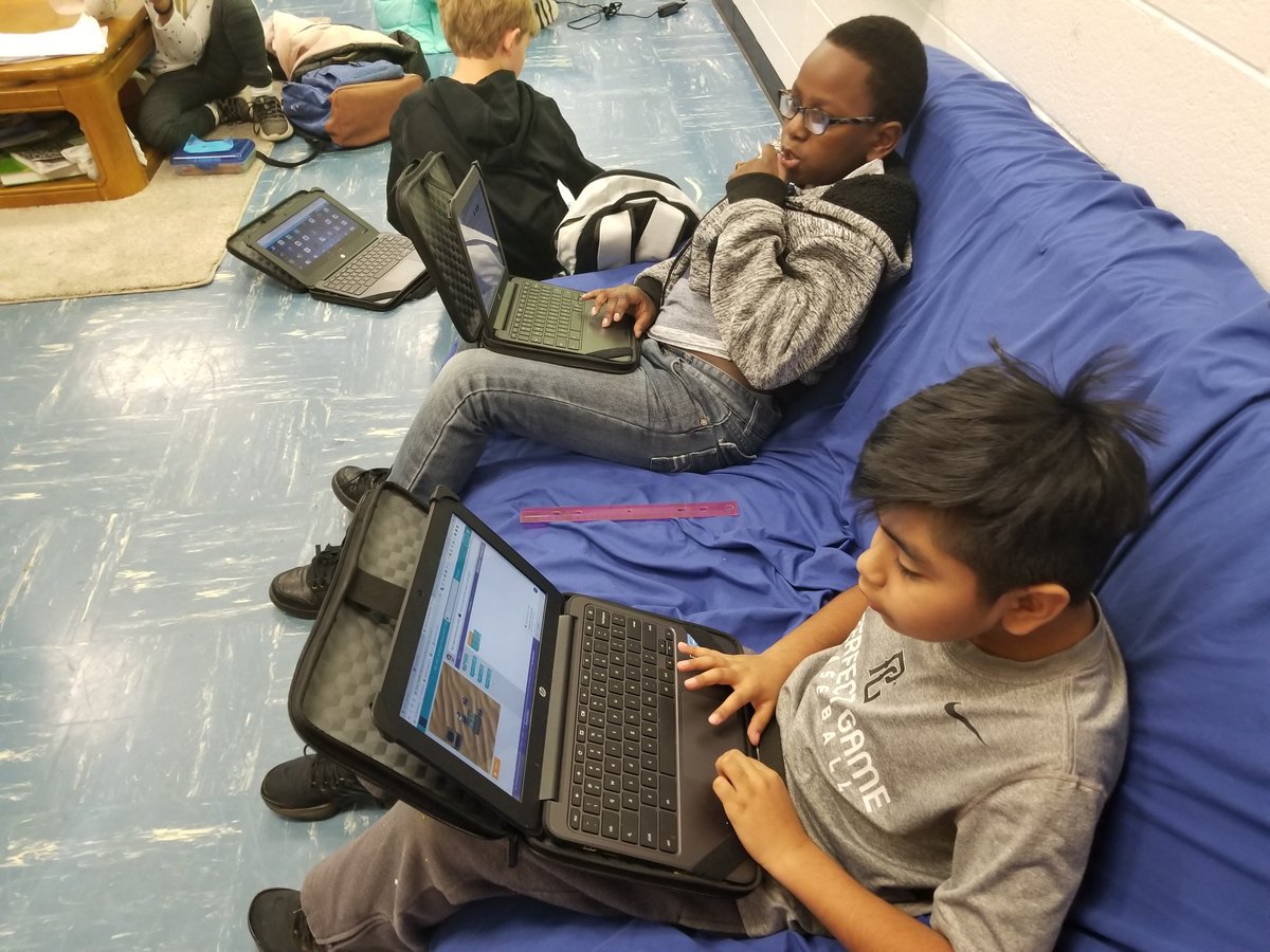 hisenhardt's tweet photo. Students exploring Star Wars, The Grinch, and Dance Party. Love seeing my girls get so interested! #bettertogetherhenry #MTCusGrow #HourOfCode https://t.co/roUOWF9RHq