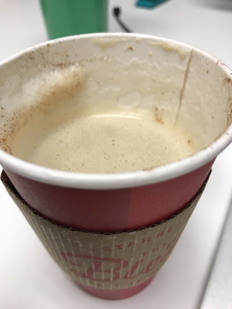 MidMoMamma's tweet photo. Seriously @Starbucks ? I’d like 25% of my money back for the 25% of my drink I never got ...😒 https://t.co/UJWjvyXh2h