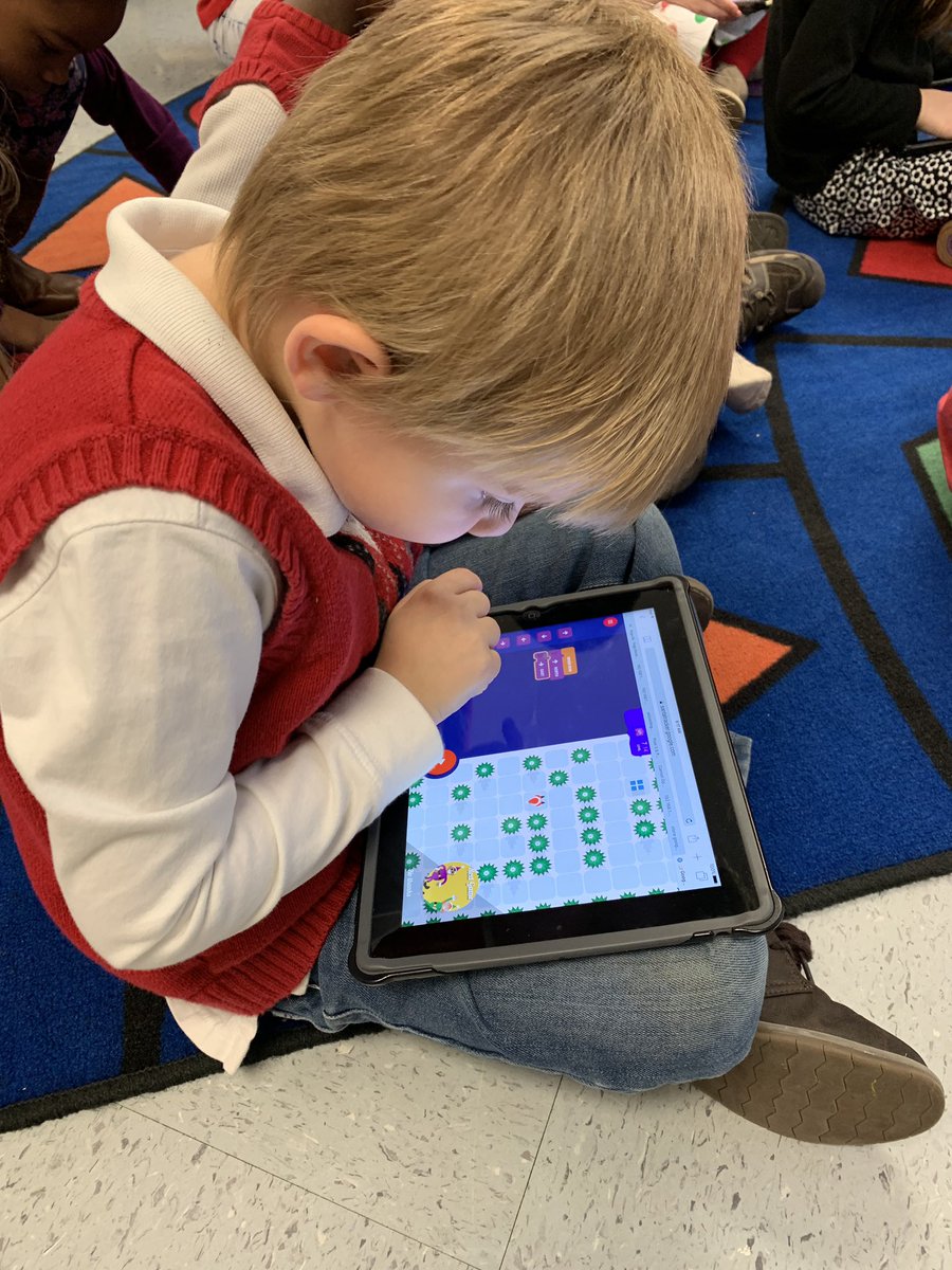 kkwick's tweet image. Kindergarten can code! Such concentration! #googlesantatracker @WatwoodElem #hourofcode2018