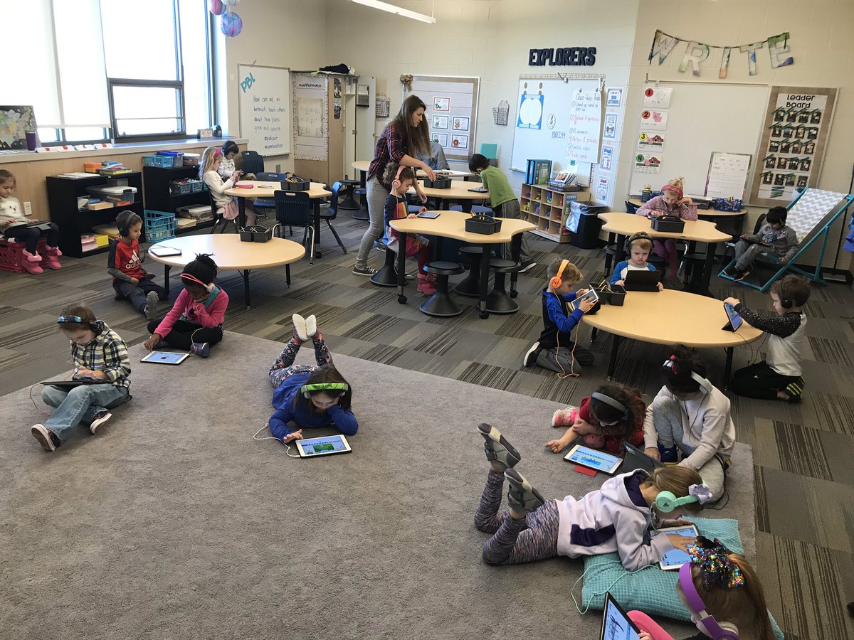 27 highly engaged kindergartners storytelling with #hourofcode2018 <a href="/ScratchJr/">ScratchJr</a>