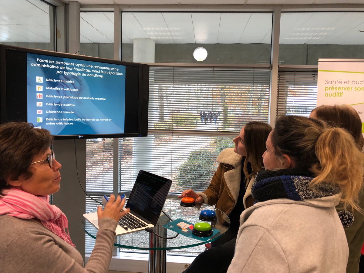 A_Duvignac's tweet photo. Aujourd’hui à ⁦@AXAFrance⁩ Pessac, quiz et tests auditifs étaient proposés aux collaborateurs par la #MissionHandicap, pour changer notre regard sur le handicap! Merci ⁦@giustijeanpaul⁩ pour cette belle action #prévention #santé #SEEPH2018 https://t.co/X0rsFAbgAq