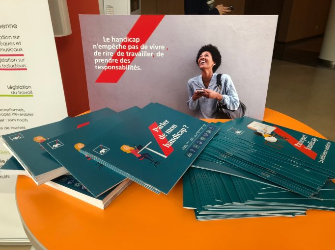 A_Duvignac's tweet photo. Aujourd’hui à ⁦@AXAFrance⁩ Pessac, quiz et tests auditifs étaient proposés aux collaborateurs par la #MissionHandicap, pour changer notre regard sur le handicap! Merci ⁦@giustijeanpaul⁩ pour cette belle action #prévention #santé #SEEPH2018 https://t.co/X0rsFAbgAq