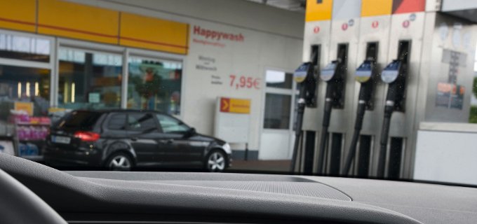 GDarding's tweet image. Depuis quelques semaines, un nouvel affichage est apparu dans les stations-service à travers l'Europe pour identifier les carburants. A quoi sert-il et comment le comprendre? Voici tous les détails! guillaumedarding.fr/reglementation…