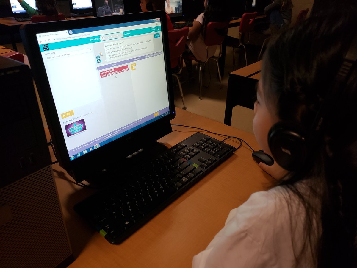 jwest8378's tweet photo. 3rd grade coding a dance party for #hourofcode #fesstudentscode @JEFCOED @JEFCOEDTech @FultondaleElem https://t.co/FikfAzKHwT