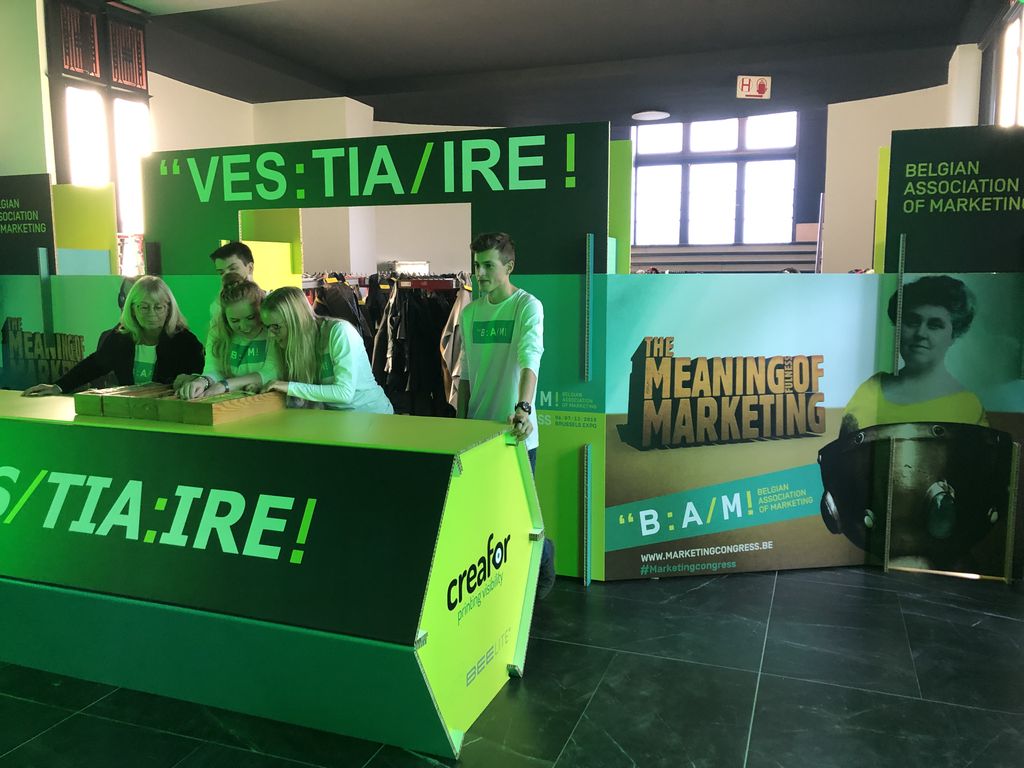 CreaforPrinting's tweet photo. Our clixpo system at the entrance of #marketingcongres #beelite. Clixpo are easy ecological click and go systems for expositions. @we_are_BAM https://t.co/j8SqBtR71V