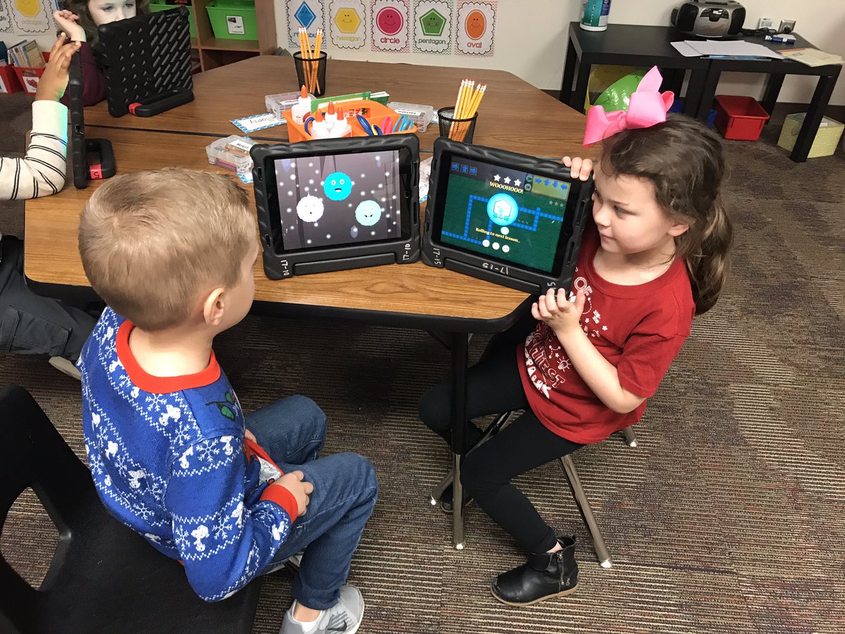 ElemOaks's tweet image. Coding collaboration- problem solving together in Kinder! #hourofcode18 @RRISDTech @RoundRockISD @RRISDCS