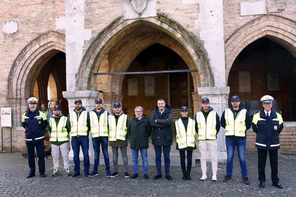 POLIZIA LOCALE, SETTE NUOVI AGENTI
Forze fresche già operative per presidiare le strade e la #sicurezza della città. Prossimamente ne assumeremo altri due.
#DettoFatto #PordenoneCambia