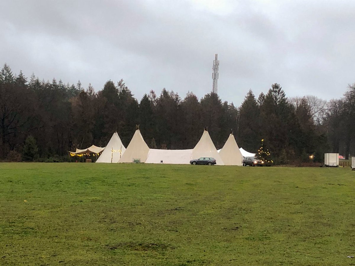 Infraflex's tweet image. De kerstbomen staan klaar voor onze traditie: de jaarlijkse Kerstbomendag!