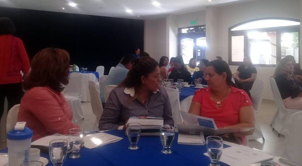 Maritza de Martínez esposa de nuestro alcalde, Carmen Bonifacio y Diana de Sol, recibieron el taller de “Intercambio entre ares incursión social e integración de Genero Municipal” impartida por proyectos de USAID Gobernabilidad Municipal.

#GobiernodeConfianza