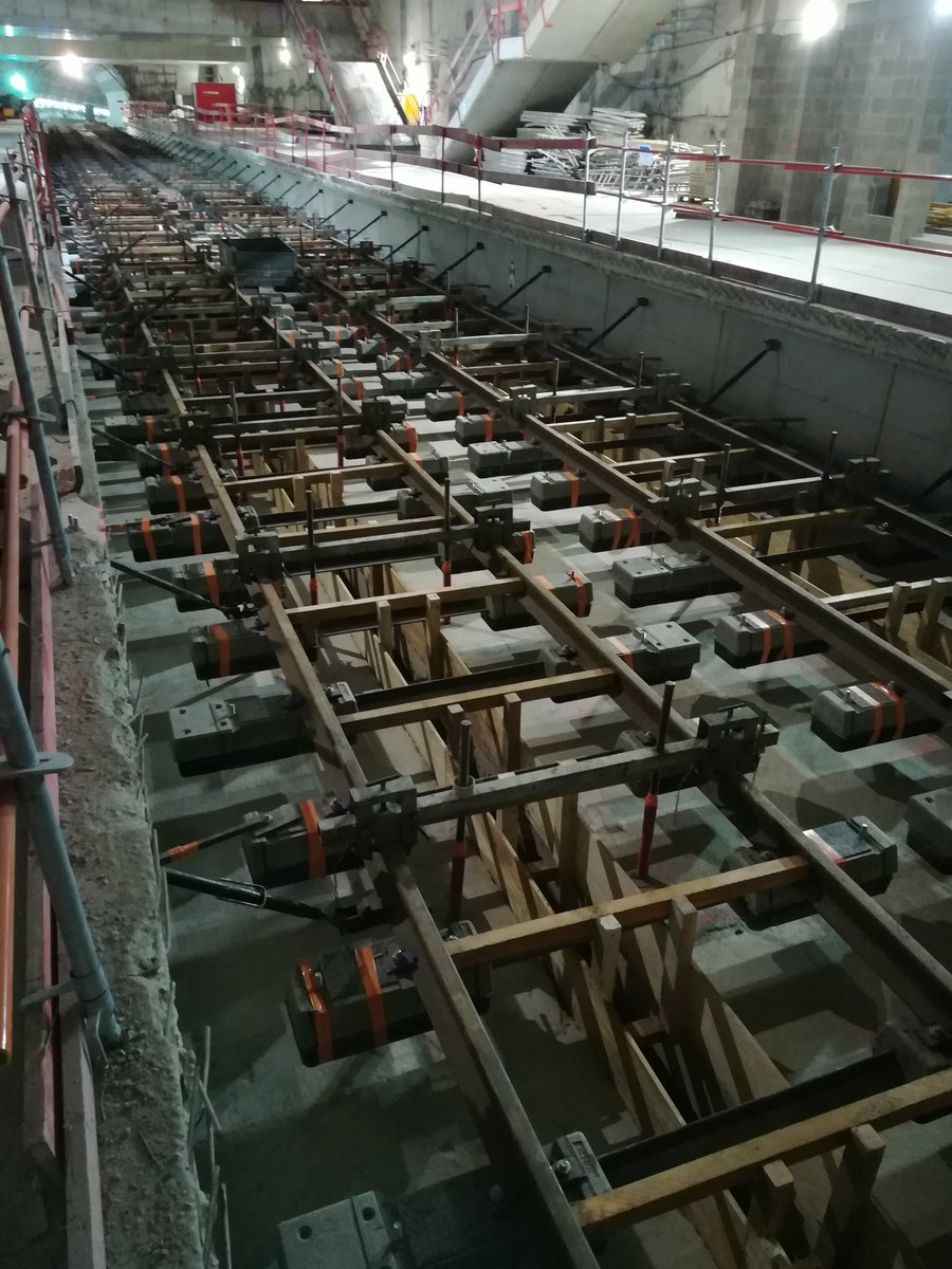 LCParisiens's tweet photo. Visite du chantier de la station Pont Cardinet de la ligne 14. La pose du carrelage a commencé et les premiers escaliers mécaniques posés. Une mise en service prévue pour mi 2020. 
@Ligne14_RATP @EiffageConstruc @IDFmobilites @CDT93 https://t.co/5pIwF7k1Rc