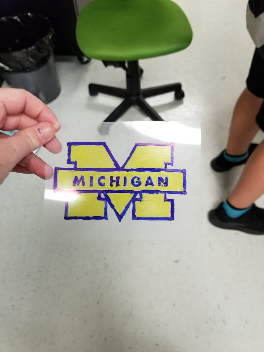 EllaGibsonFL's tweet photo. Today we made shrinky-dinks, collegiate style! Gotta love learning about the future and being creative! @WindyHillWolves #ThisIsAVID #AVID4College #whmAVID #OneAVIDPack #CollegeKnowledge #CollegeKeychains https://t.co/ViJYAZqq2P