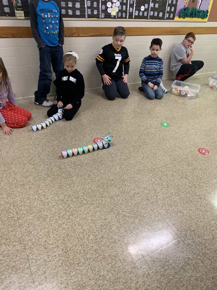 SunriseElemK5's tweet image. Coding Caterpillars today!!  What a great way to end the Coding week at Sunrise! #HourOfCodeInPA #HourOfCode #CSForAll @codeorg