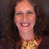 HamiltonCollege's tweet image. Kate Spencer K’79 speaks with students on campus about her fusion of #business and #arts . 🎨 bit.ly/2EftyX6

#becausehamilton #hamiltonpride #studywhatyoulove