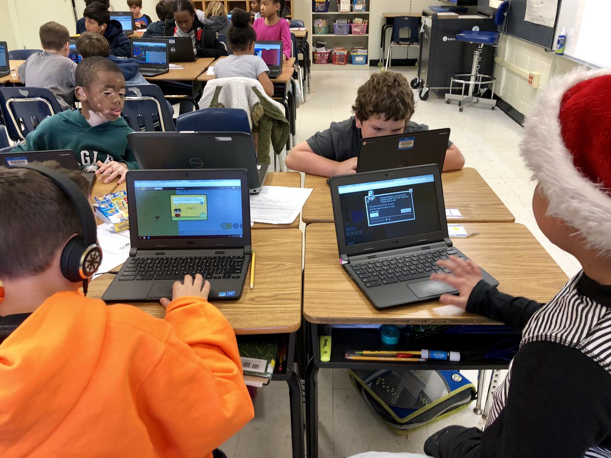 McFaddenMoves's tweet image. We finished #weekofcode in the classroom with a visit from an expert in the field, then students got to try their hand at coding!  Thanks @codeorg for connecting us and @jeremy6d for taking time to come help out! #growinggreenfieldes #ONEccps
