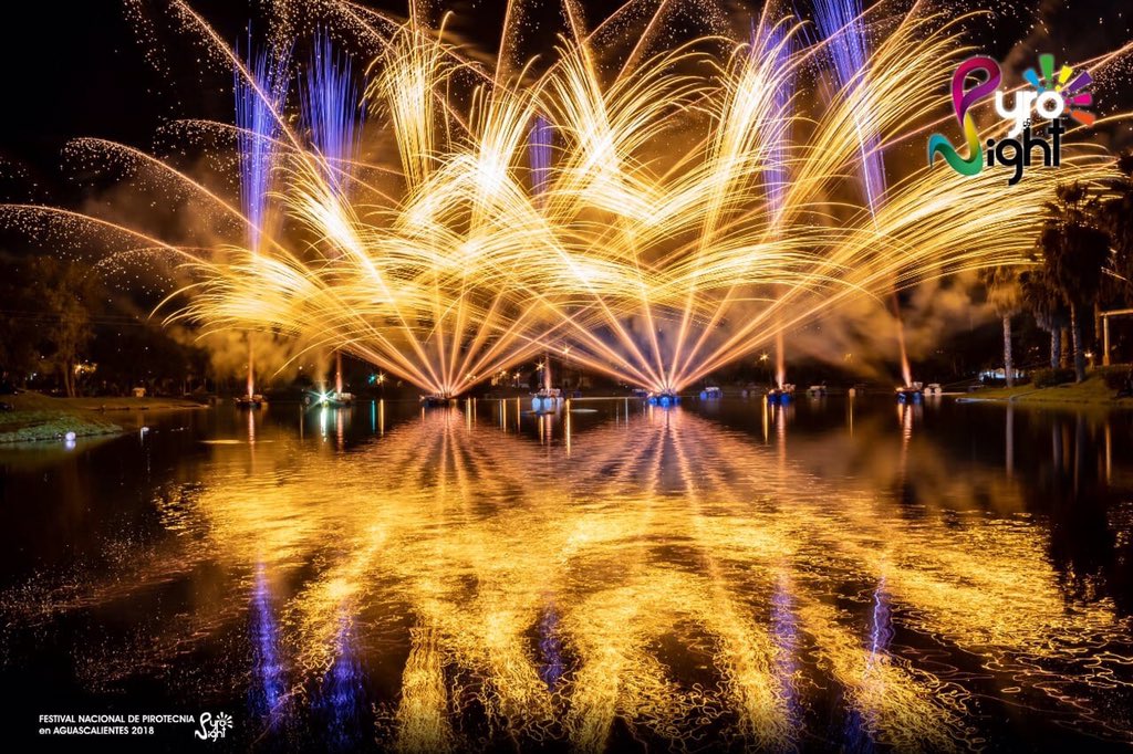 pyronightmexico's tweet photo. Una gala de luces, colores, gente hidrocálida y de todo 🇲🇽 fue testigo de #pyronight2018 https://t.co/vAKdMUuQ02
