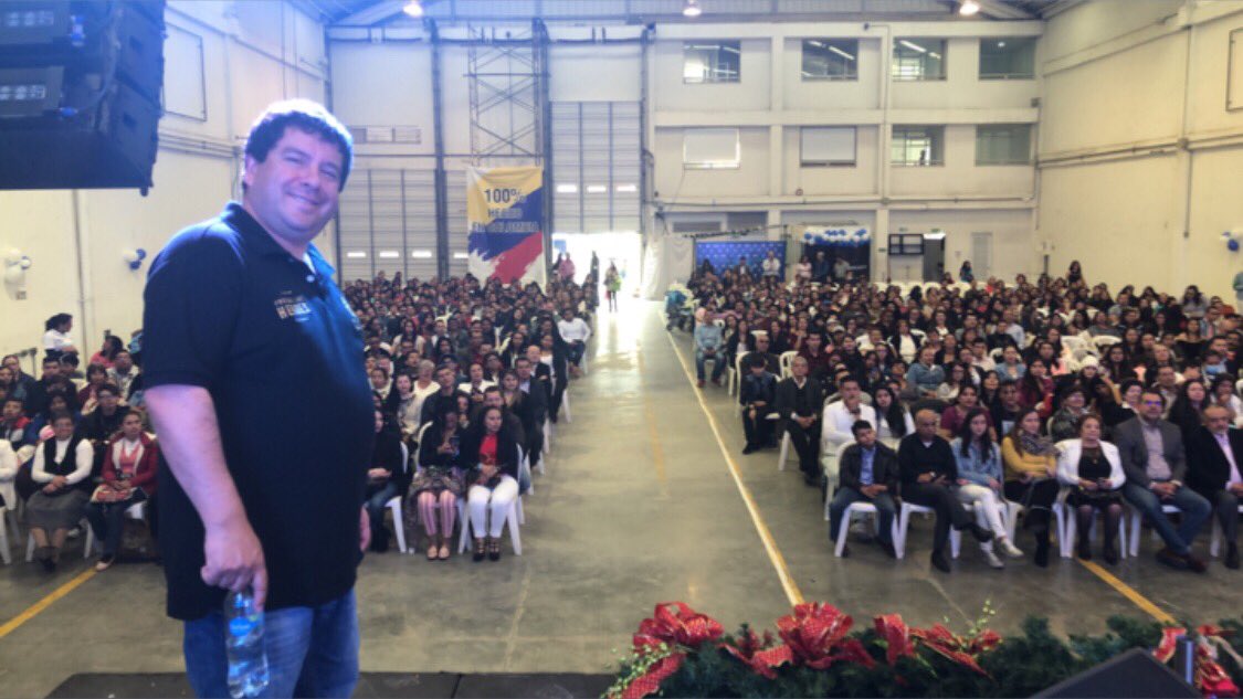 MCARMORCOMPANY's tweet photo. Wowowo.  A veces no te das cuenta ,  las responsabilidades que tienes hasta que los ves a todos en una sola reunión 780 funcionarios con sus familias .  GRACIAS GRACIAS GRACIAS https://t.co/FuLQe6UAiR
