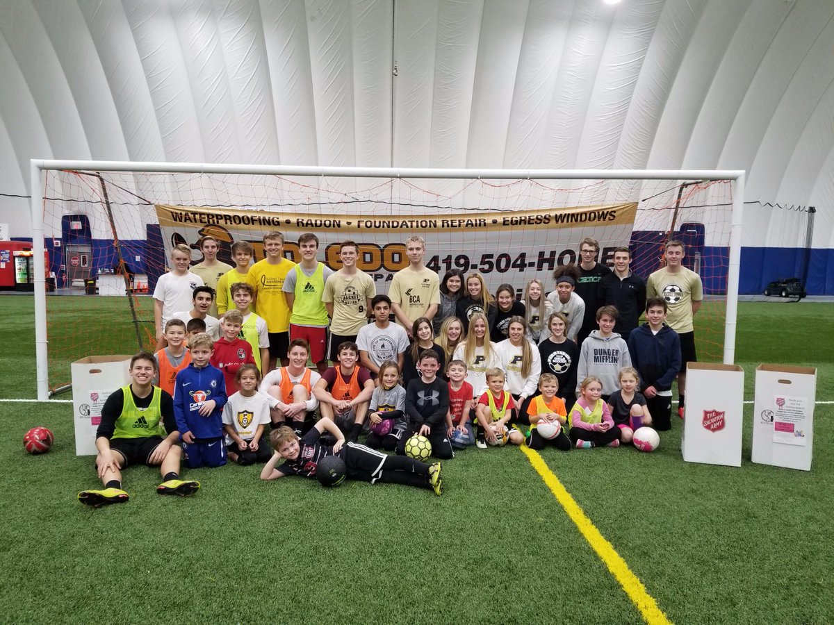 PburgAthletics's tweet photo. Our Boys and Girls Soccer programs held their annual Toys For Tots Collection and Youth Training Event last night. Around 50 toys were collected, along with great memories created during the training session. Thank you to all who participated! #JacketsGivingBack https://t.co/yHhVHyPyNu