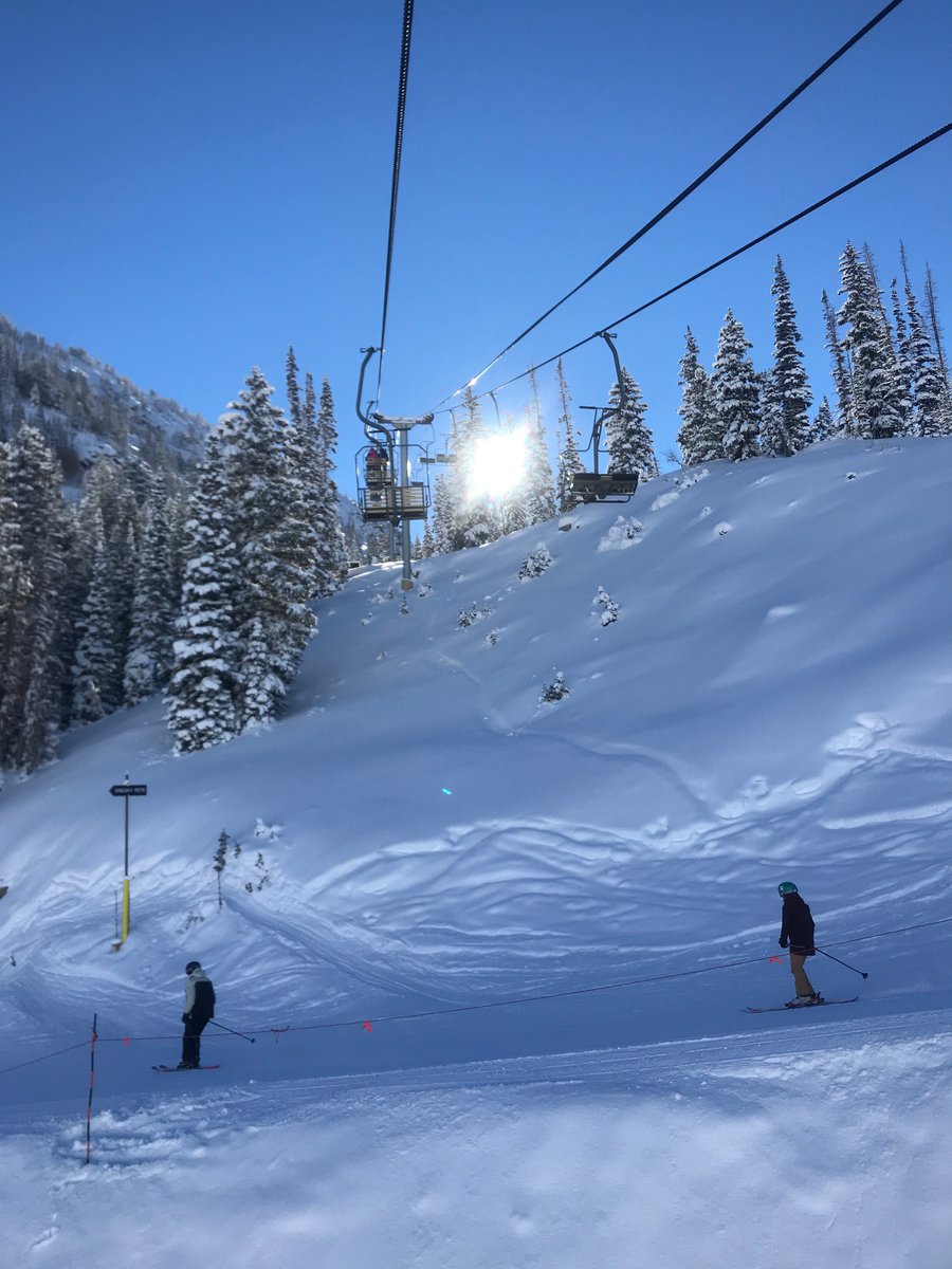 CliniciansRpt's tweet photo. Ski-son's Greetings! Taken earlier this week at Snowbird. 
Will you be joining Gordon there in January?
#GordonJChristensen #DentistryUpdate #Snowbird https://t.co/rVxMN6kdux