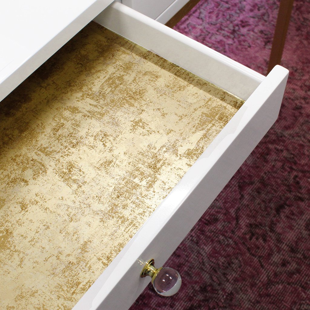 Tempaper's tweet photo. Donβt overlook the small spaces! Drawer print >>> Distressed Gold Leaf.
https://t.co/sd4ZNHZmR0
#tempaper #tempaperyourspace #goldleaf #metallic #wallcovering #homedecor #smallspaces #deskdrawer #diy https://t.co/yhDxY8lbnW