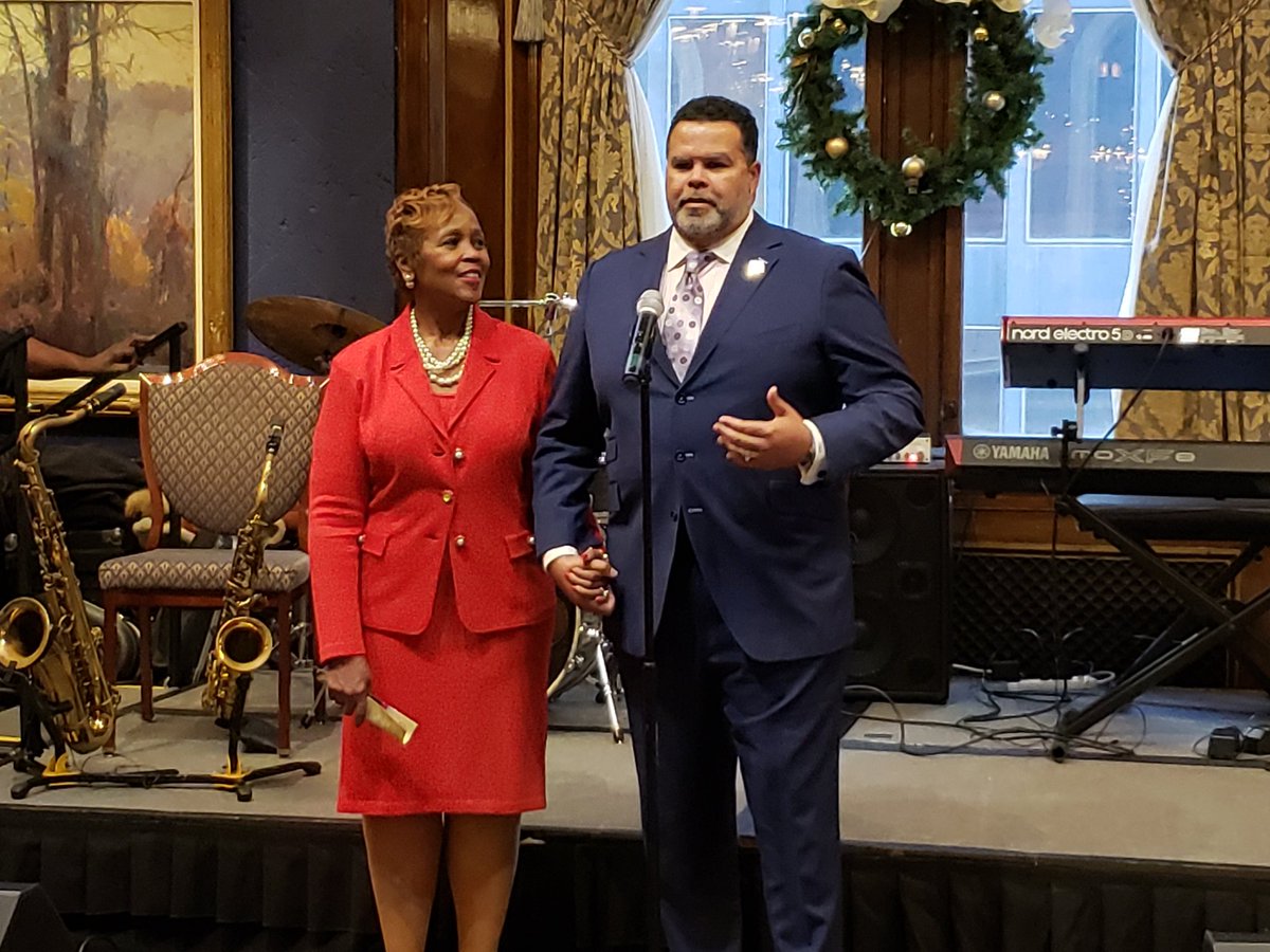 Robt_Simpson's tweet image. Shelly Brown joins CMSDC President &amp;amp; CEO, Shelia Morgan, to extend thank yous and holiday greetings to attendees  at its Annual Meeting and Holiday Brunch, at the historic Union League Club of Chicago. #CMSDC #AON #NMSDC #FSRSD #BDR