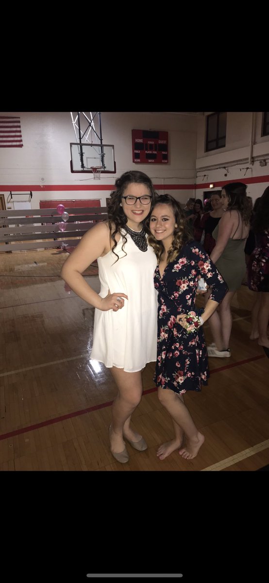 bartle_emily's tweet photo. happy birthday cutie!!! hope your day is as fabulous as you are💗 xoxo @ohmylaur_d https://t.co/9qCeKTrsbD