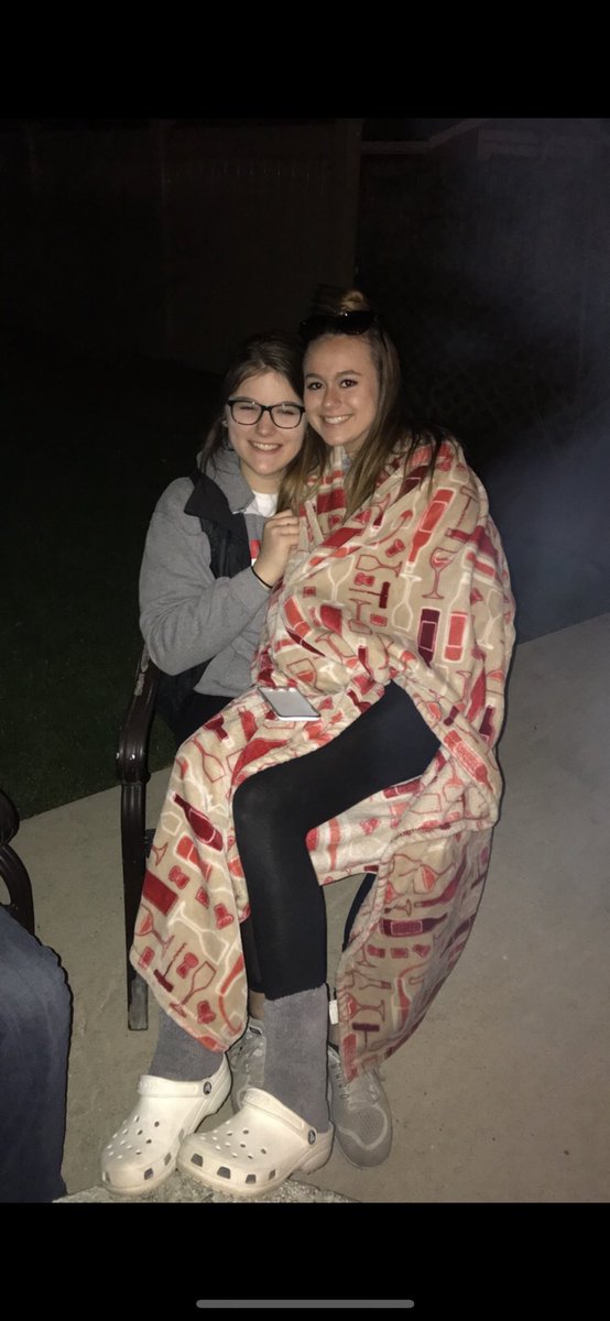 bartle_emily's tweet photo. happy birthday cutie!!! hope your day is as fabulous as you are💗 xoxo @ohmylaur_d https://t.co/9qCeKTrsbD