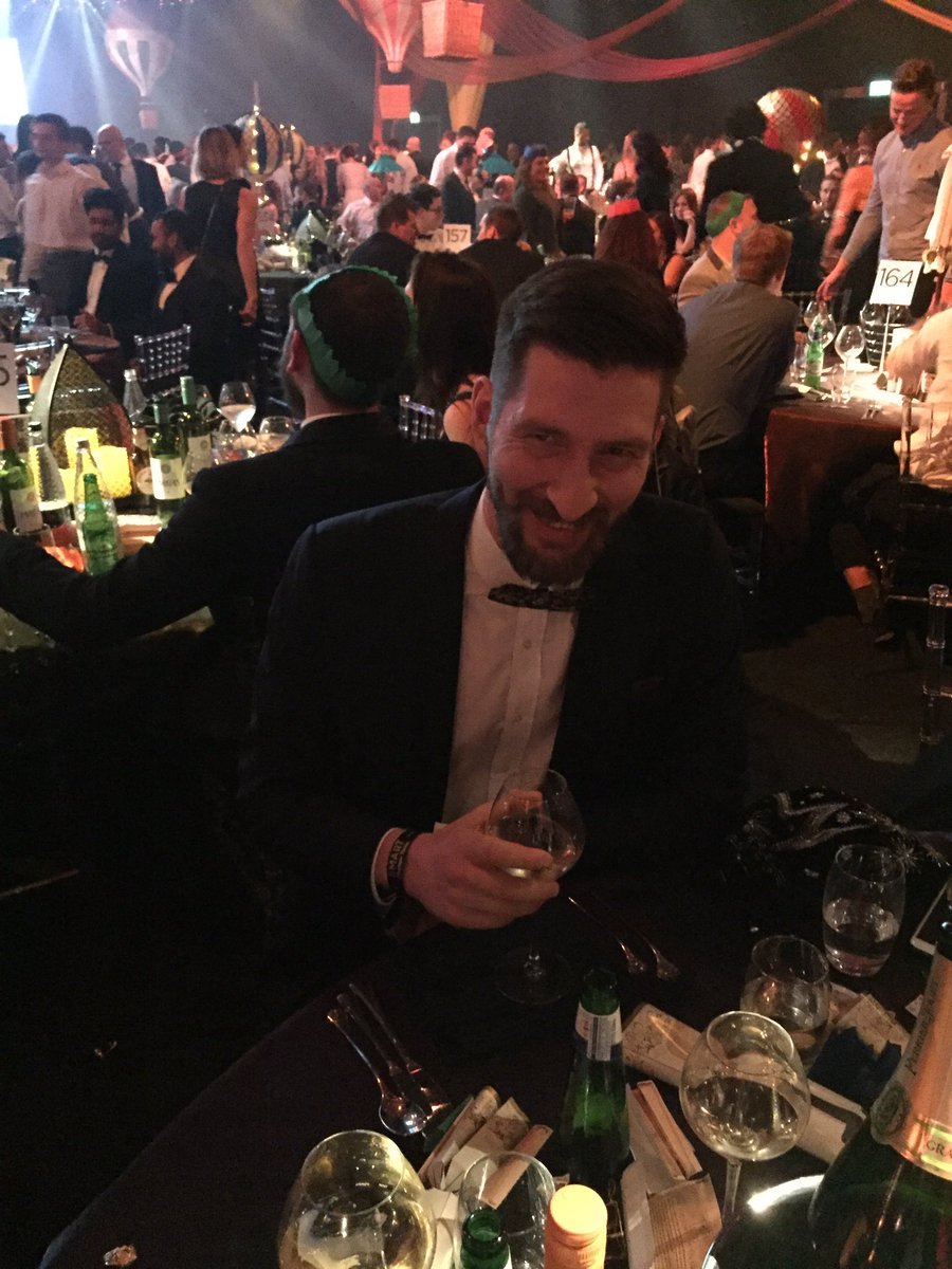 guyaubreydevito's tweet photo. Hunk alert at table 186 #smarterchristmas https://t.co/h6AB5PIDAH