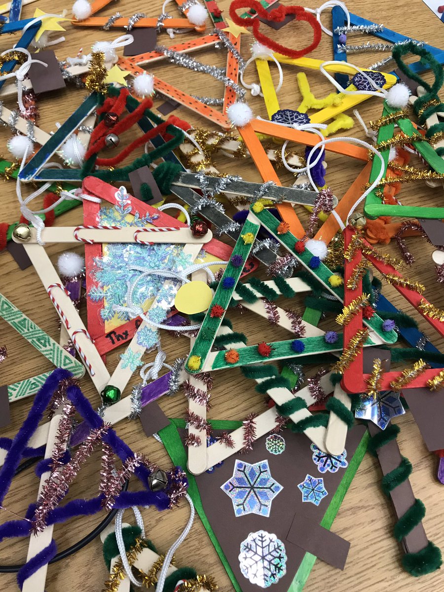 EnloeKeyClub's tweet image. Making ornaments!