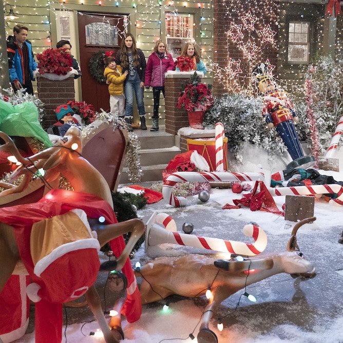 BabySavers's tweet photo. I have to say, @paxton_booth, was the most polite kid I've met in a long time! Watch him on the holiday episode of #CoopandCami Ask the World TONIGHT on @DisneyChannel!
Read about our #25daysofChristmasEvent here → https://t.co/2ygiMVS46N #MaryPoppinsReturnsEvent #DisneyPartner https://t.co/OWVtwagx2t