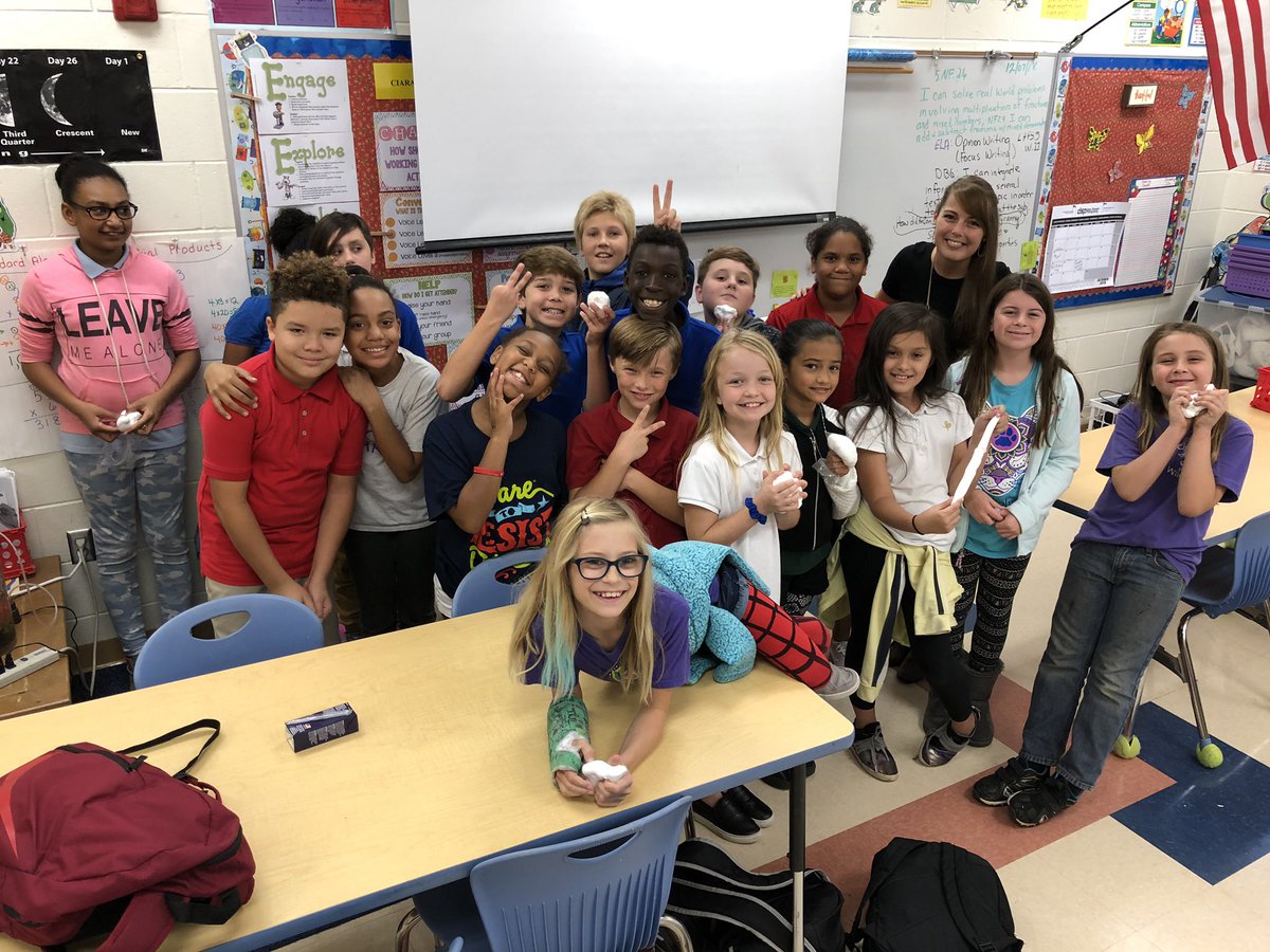miranda_solms's tweet photo. Today I said farewell, for now, to these amazing 5th graders. ๐ #luckyteacher #Fa18Interns #CESWildcats @tlciaram @vcs_CraigZablo ๐ฏโค๏ธ https://t.co/RUOdKfp23V